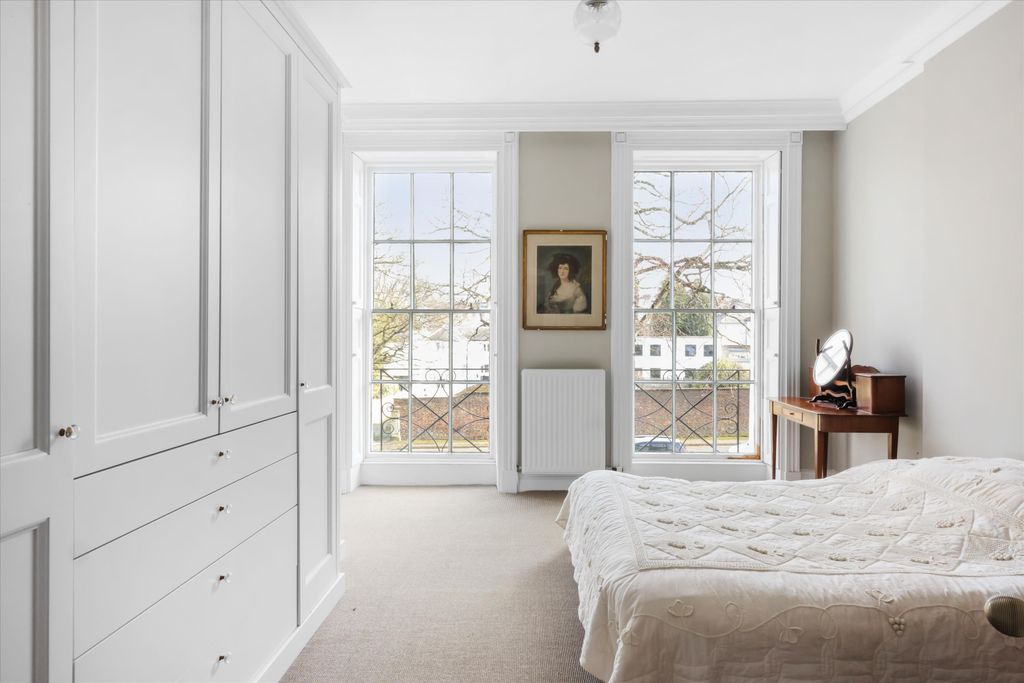 Property photo 3 of 19 Image