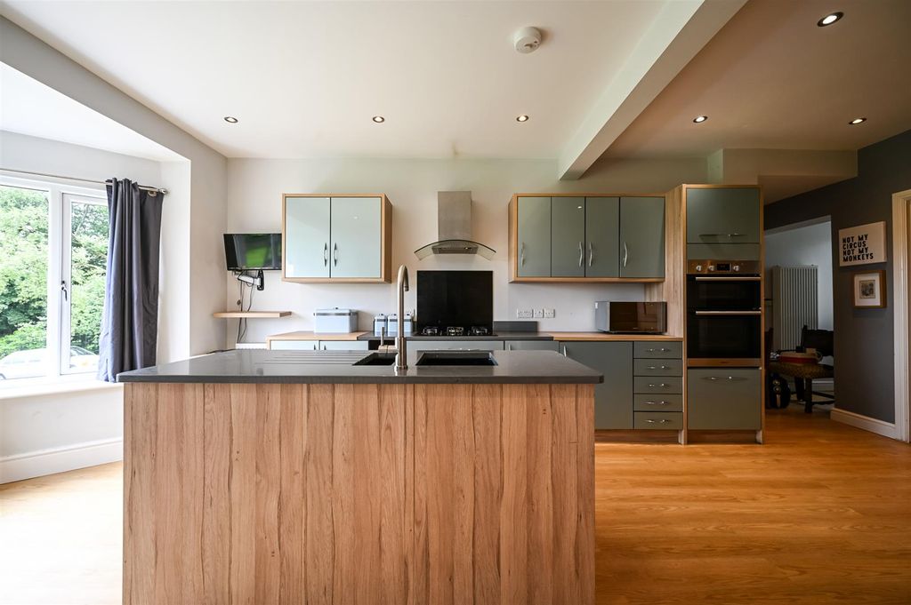Property photo 2 of 46 Kitchen