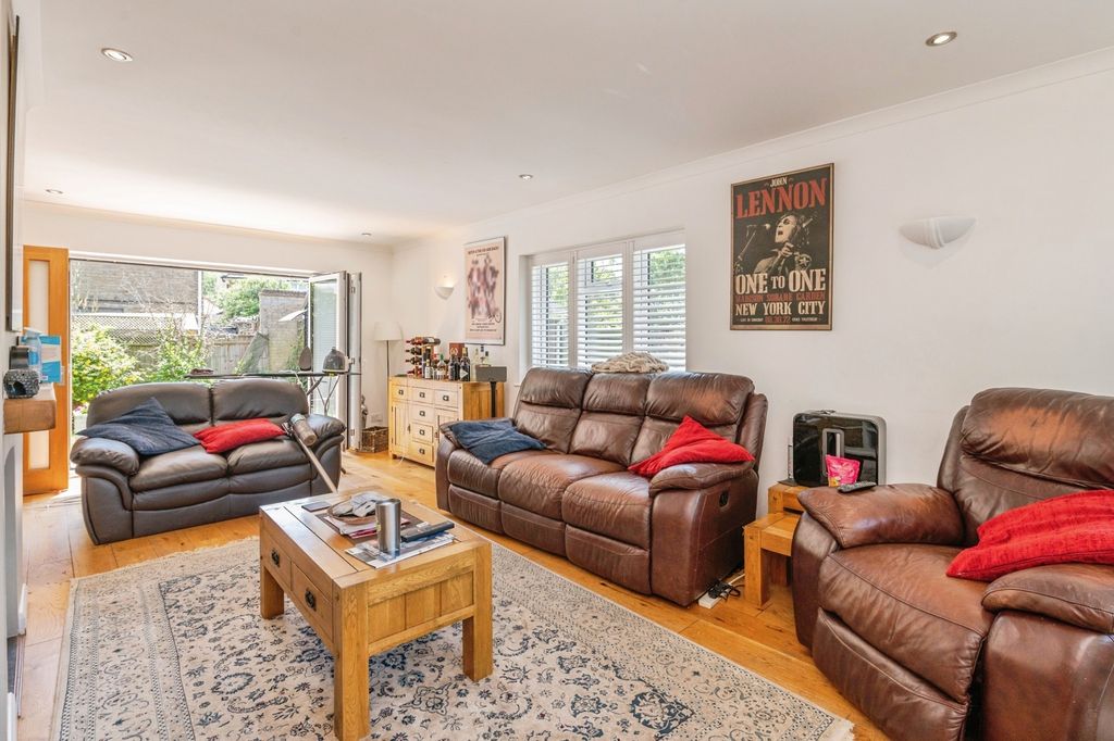 Property photo 2 of 20 Pbox-Img.Jpg