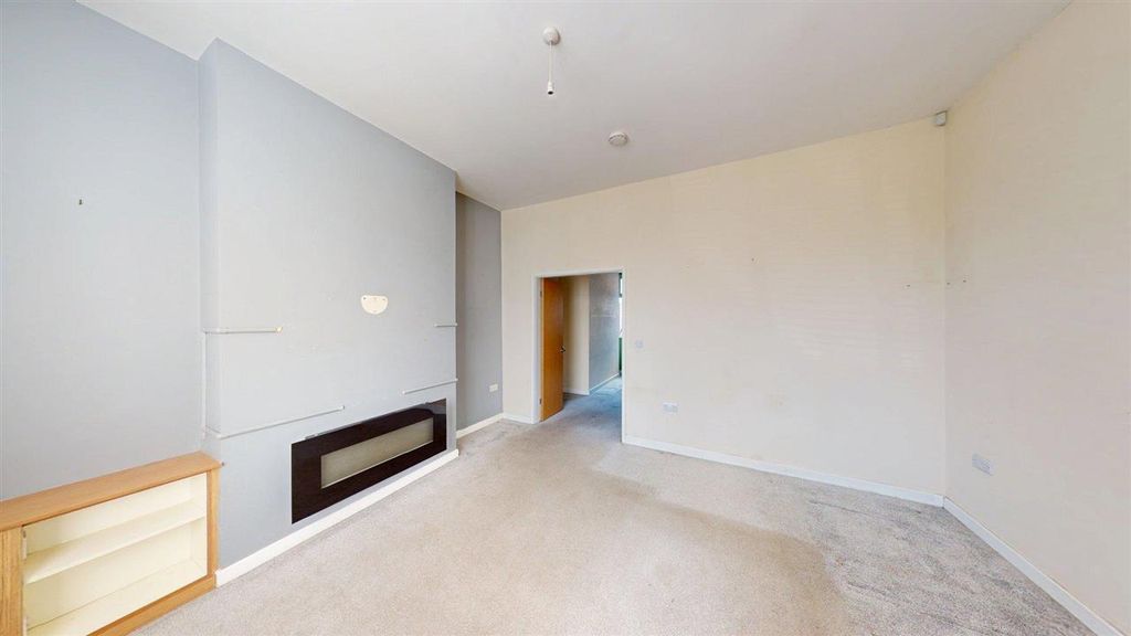 Property photo 2 of 12 Lounge