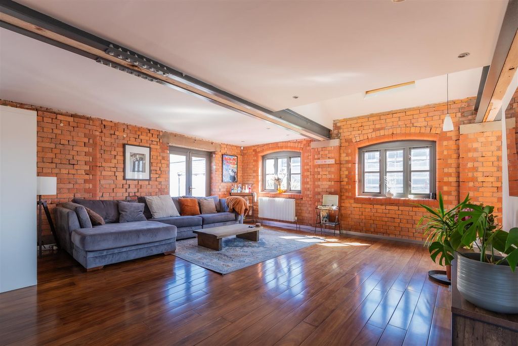 Property photo 3 of 34 Severn Square 4-18.Jpg