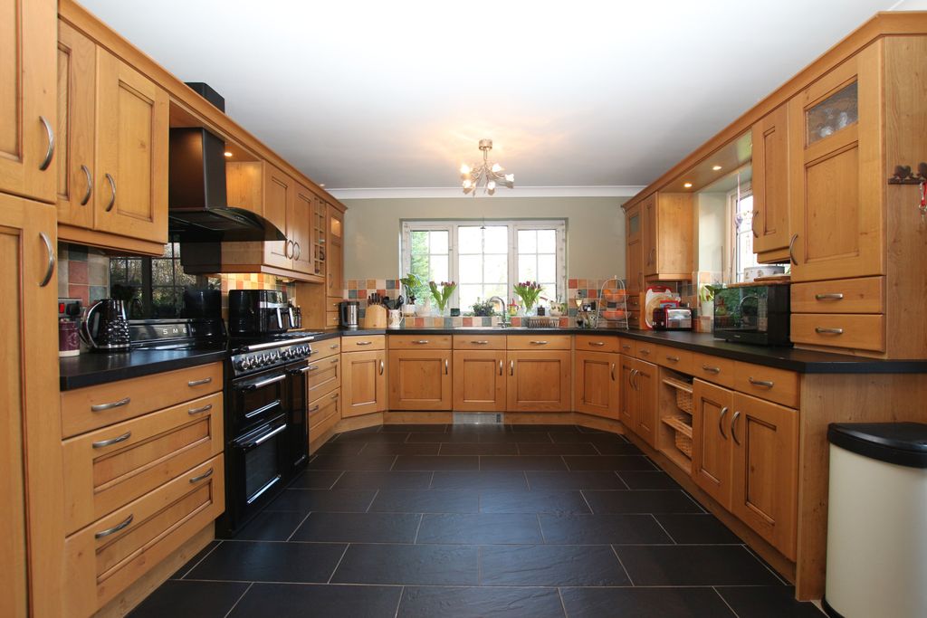 Property photo 2 of 21