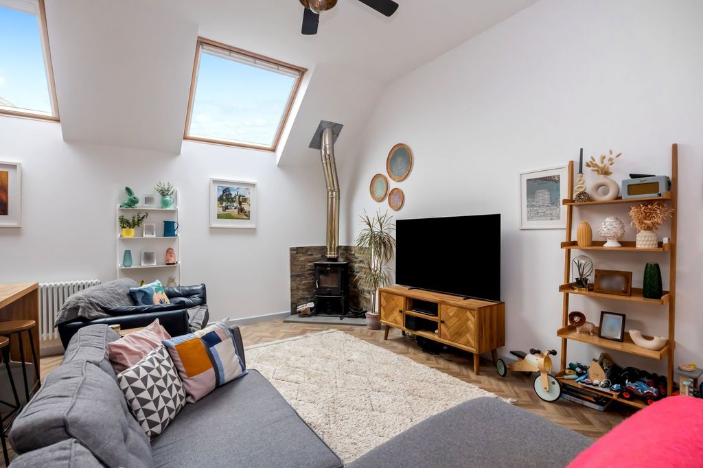 Property photo 2 of 18
