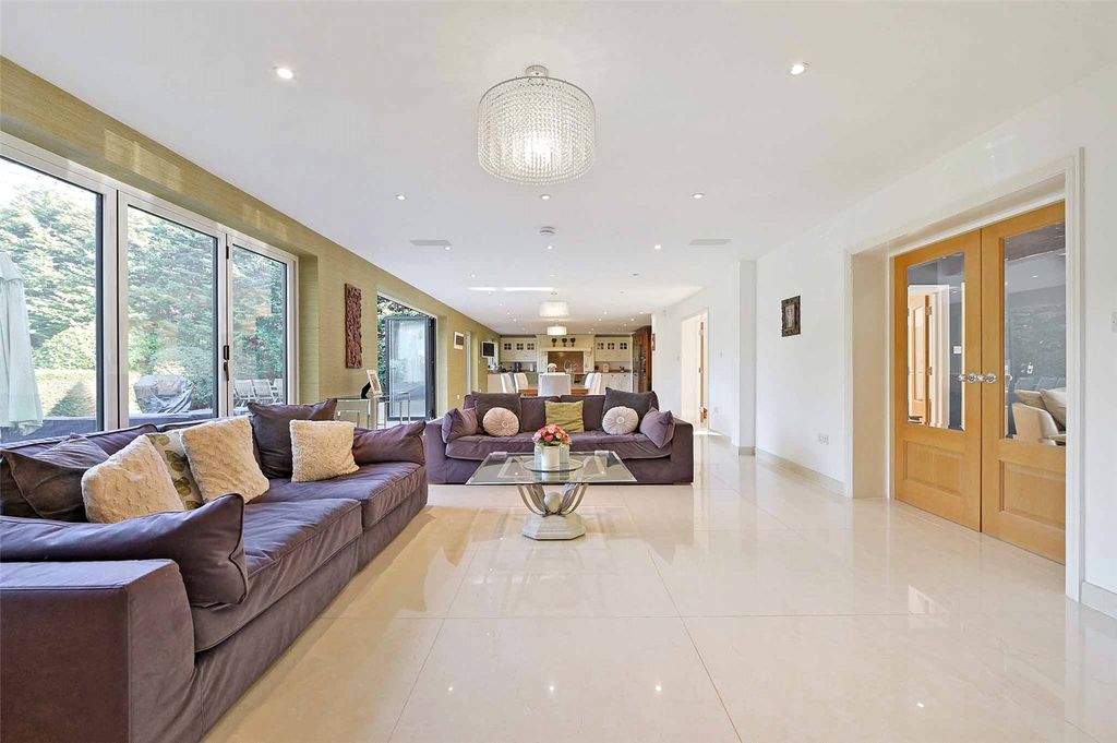 Property photo 2 of 20 Family/Dining Room