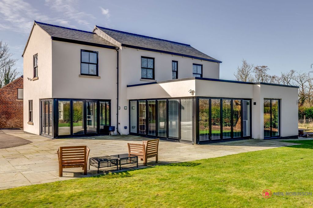 Property photo 2 of 50