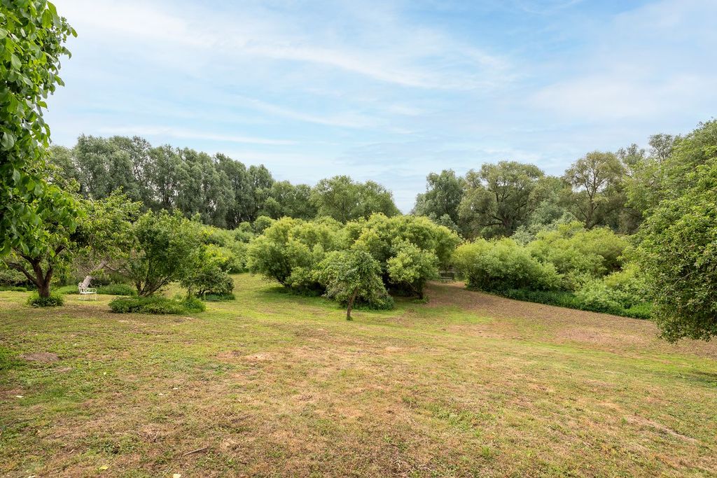 Property photo 2 of 35