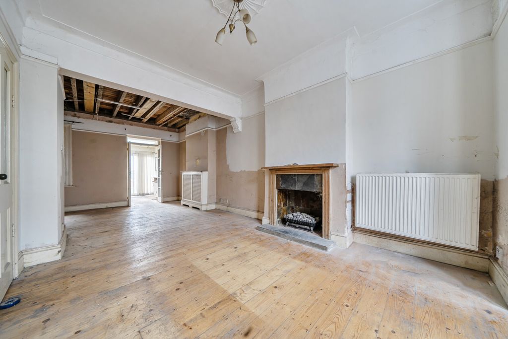 Property photo 2 of 20 1406446-2-6980cc8...