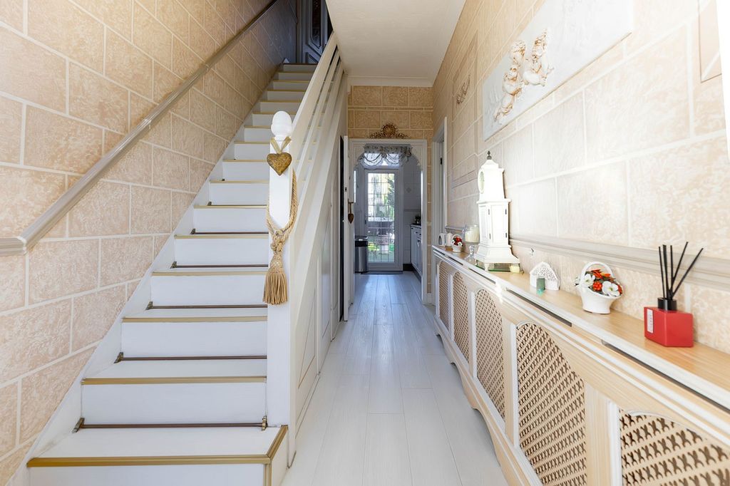 Property photo 3 of 22