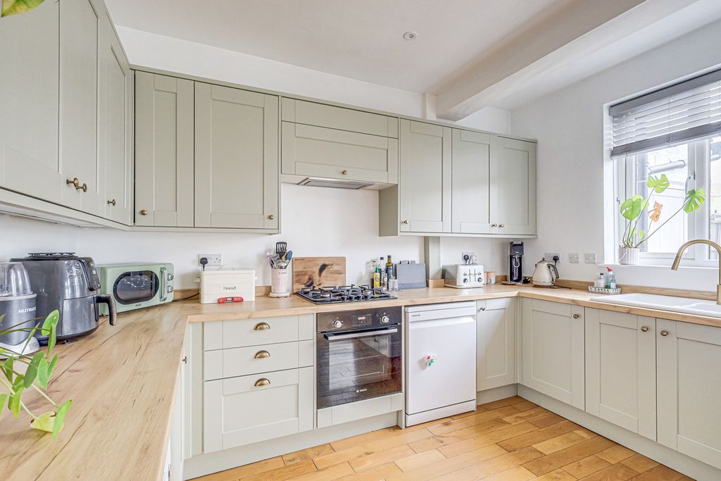 Property photo 3 of 23