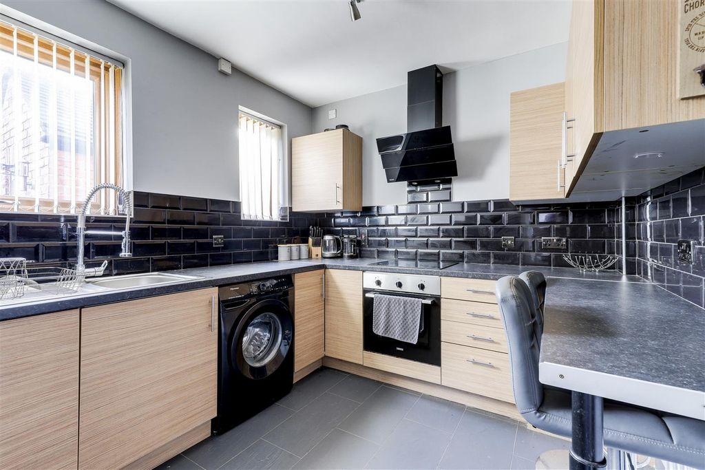 Property photo 3 of 16 348.Jpg