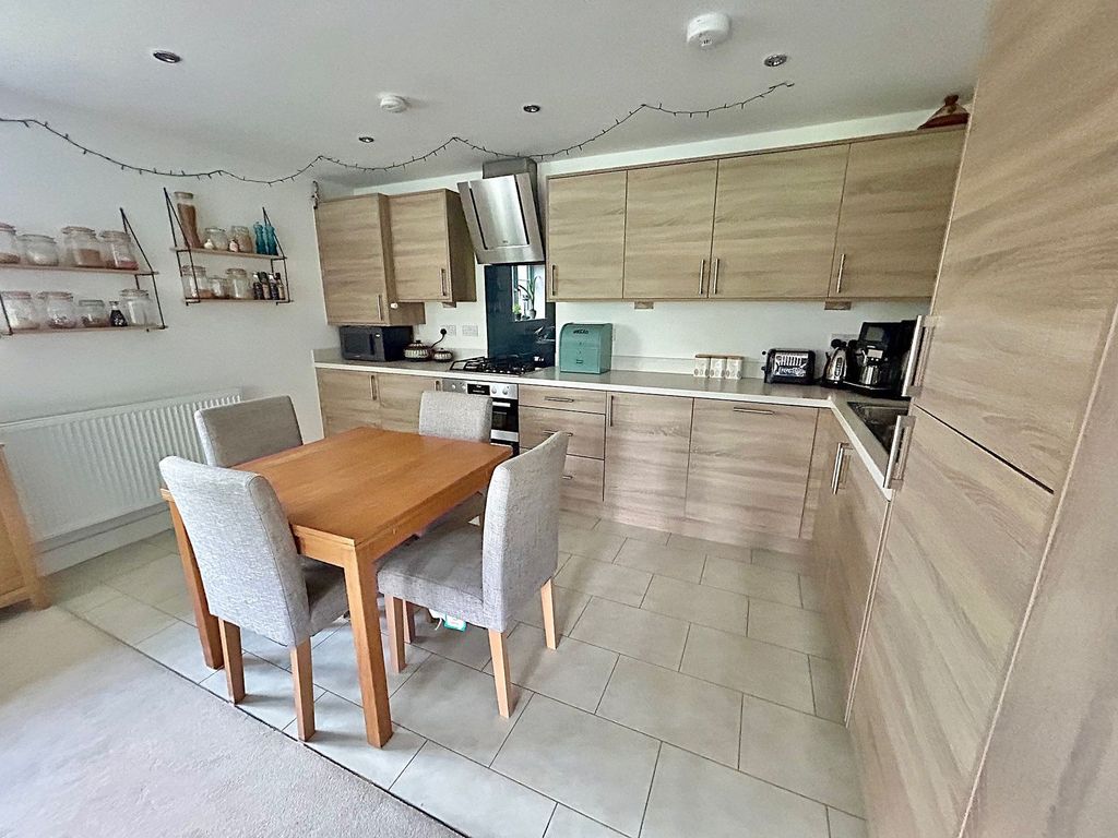 Property photo 2 of 16 Kitchen