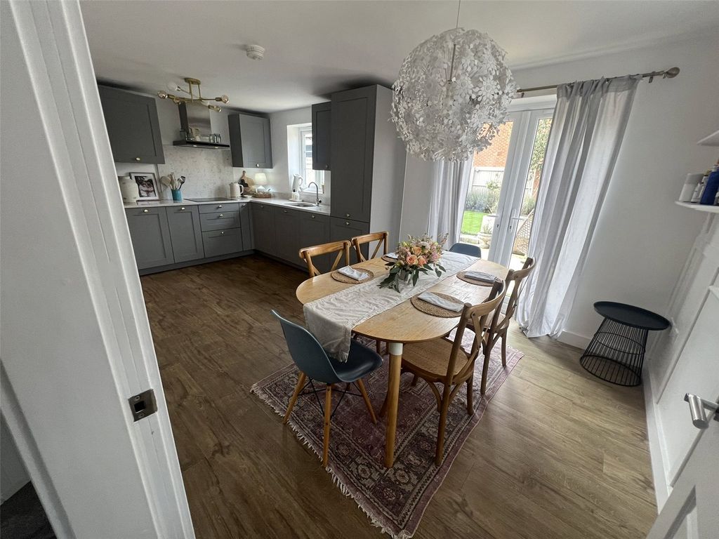 Property photo 2 of 21 Picture No. 18