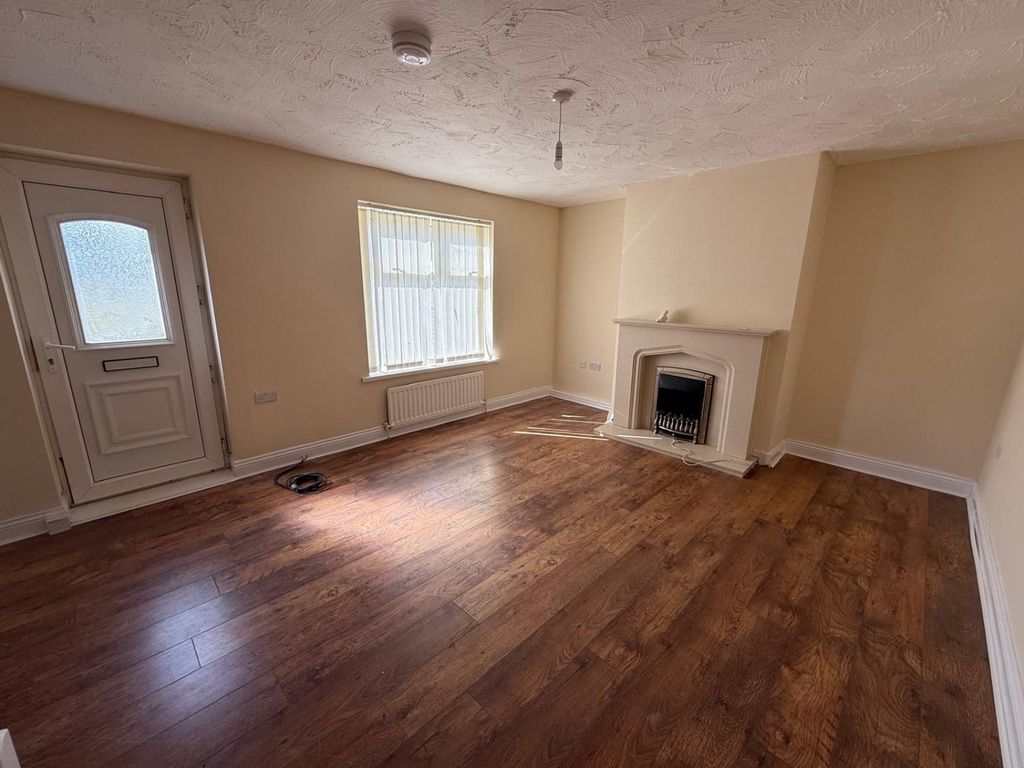 Property photo 2 of 8 Ccf51d50-Efdc-4806-Bdaf-412B8833F43A