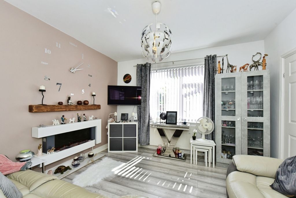 Property photo 3 of 15 Pbox-Img.Jpg