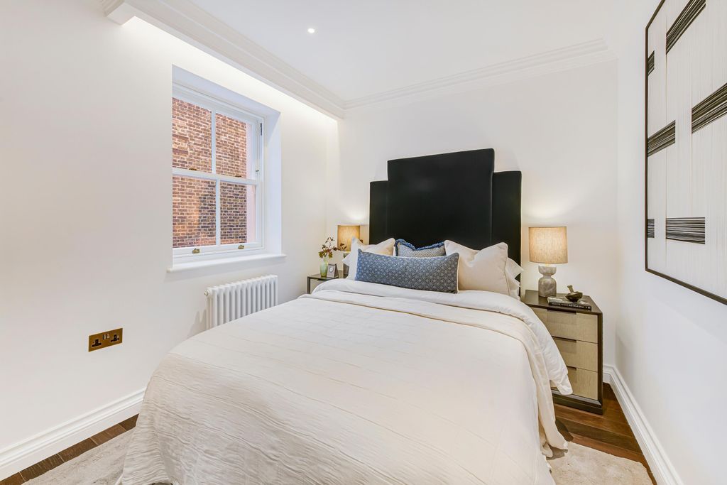 Property photo 3 of 19 Image