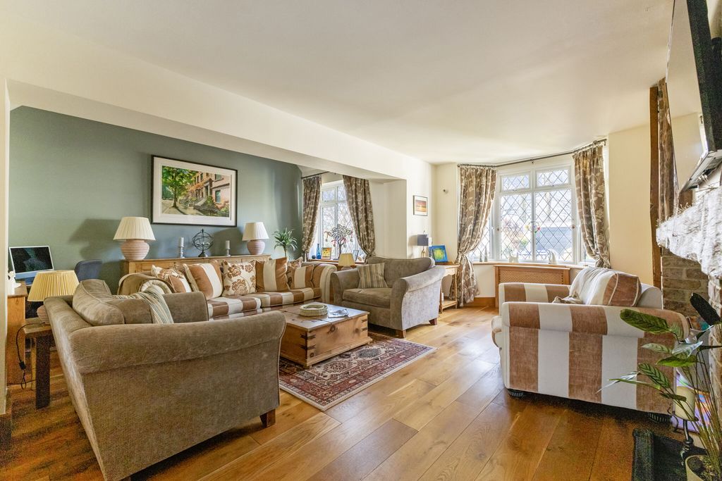 Property photo 2 of 20