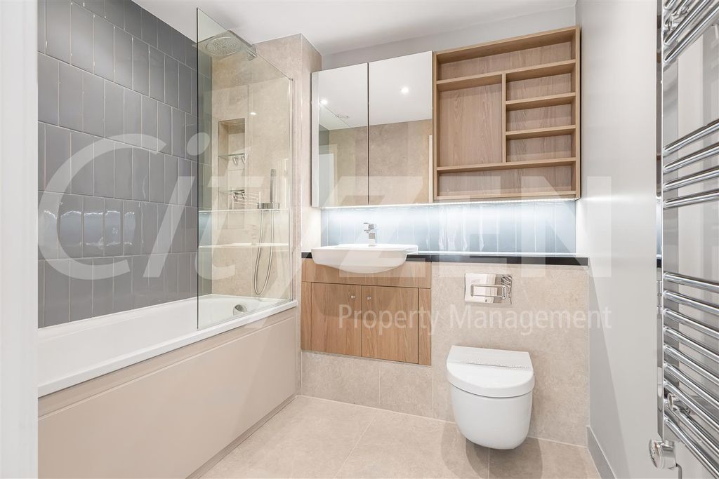 Property photo 3 of 20 Bathroom