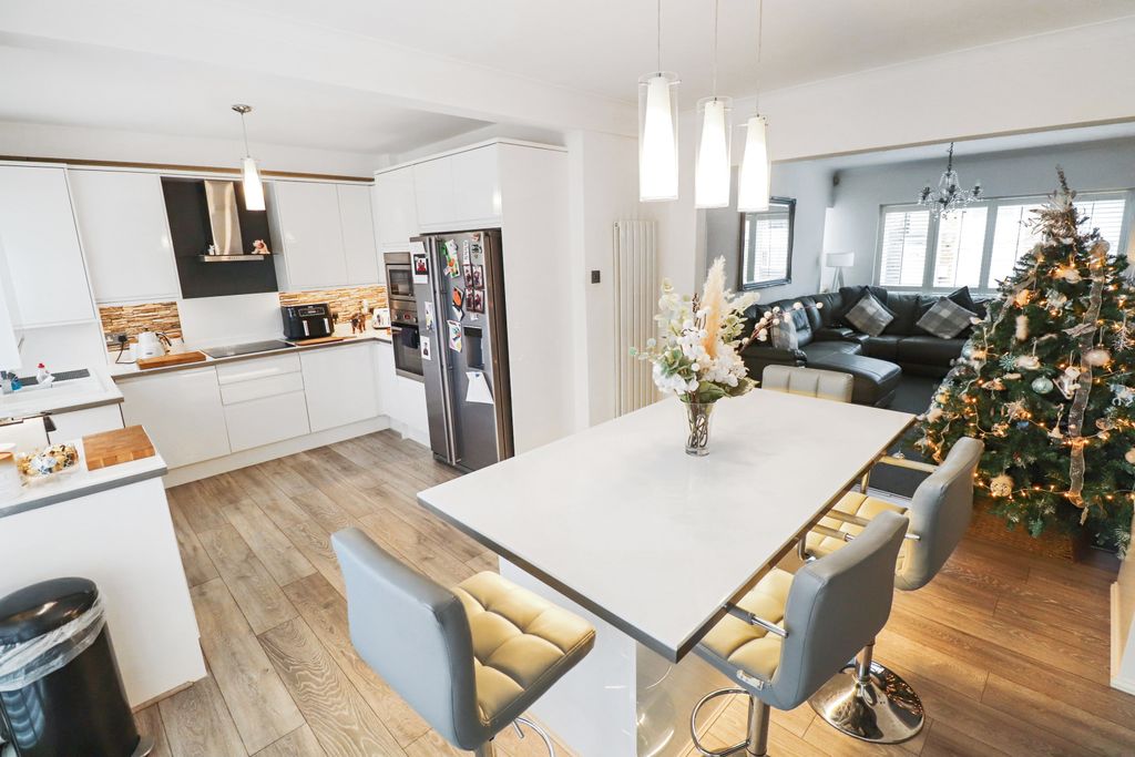 Property photo 2 of 22 Picture No. 13