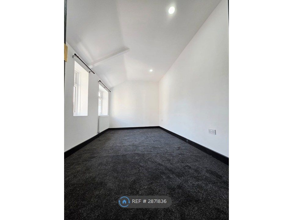 Property photo 2 of 33