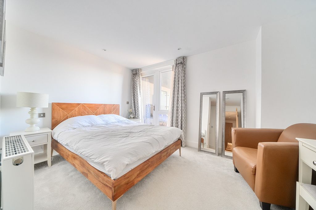 Additional image 13 of 2 bed flat for saleMaritime Walk, Southampton SO14
