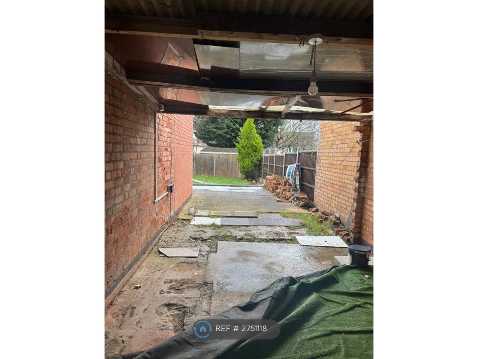 Property photo 2 of 27 Garage