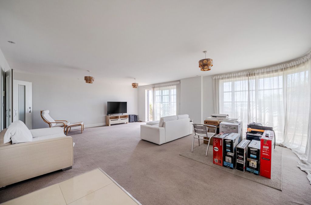 Property photo 3 of 19 1481391-12-6A44Df...