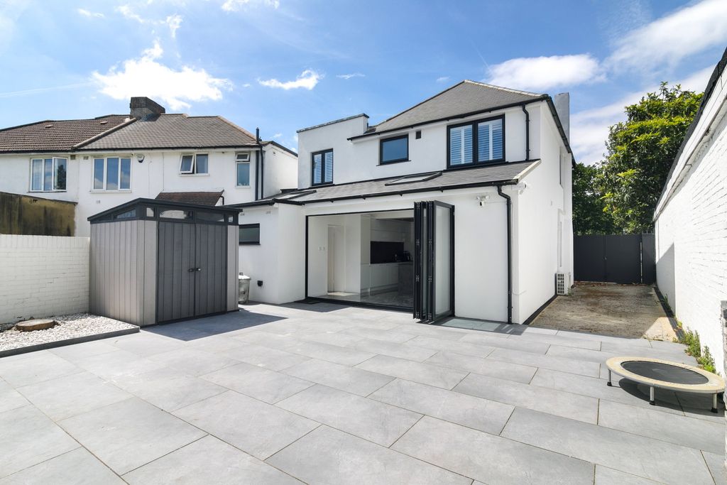 Additional image 8 of 5 bed detached house for saleHounslow Road, Feltham TW14