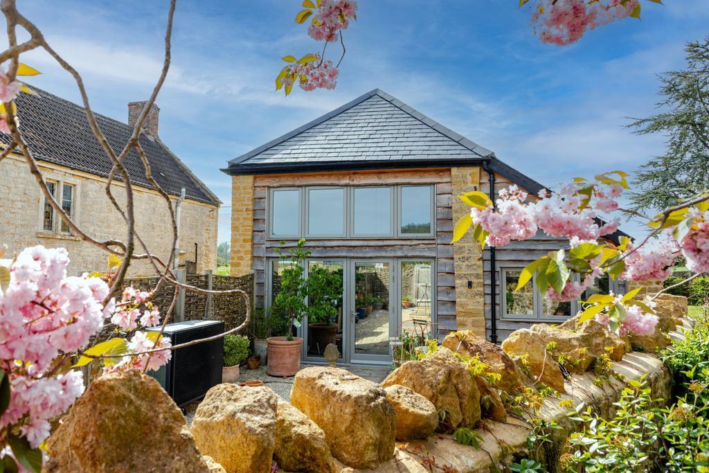 Property photo 1 of 48