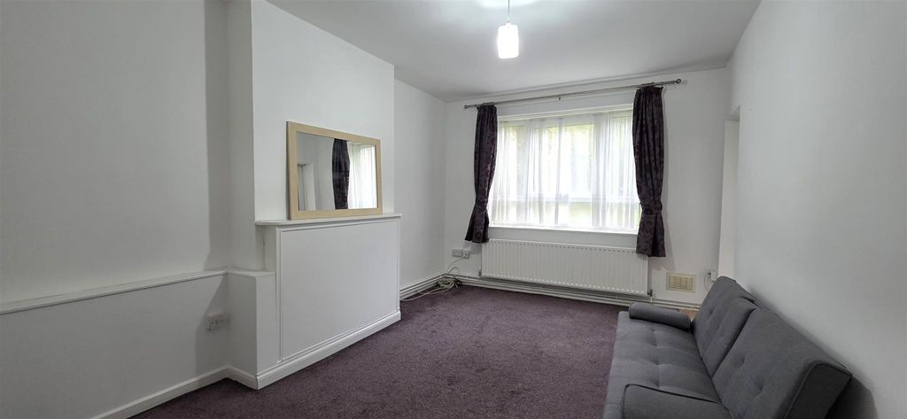 Property photo 1 of 7 Edgeworth.Jpg