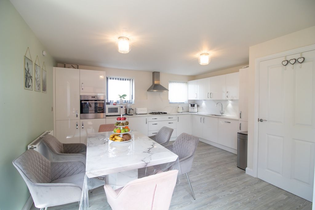 Additional image 6 of 4 bed detached house for saleBlackthorn Drive, Harlow CM17