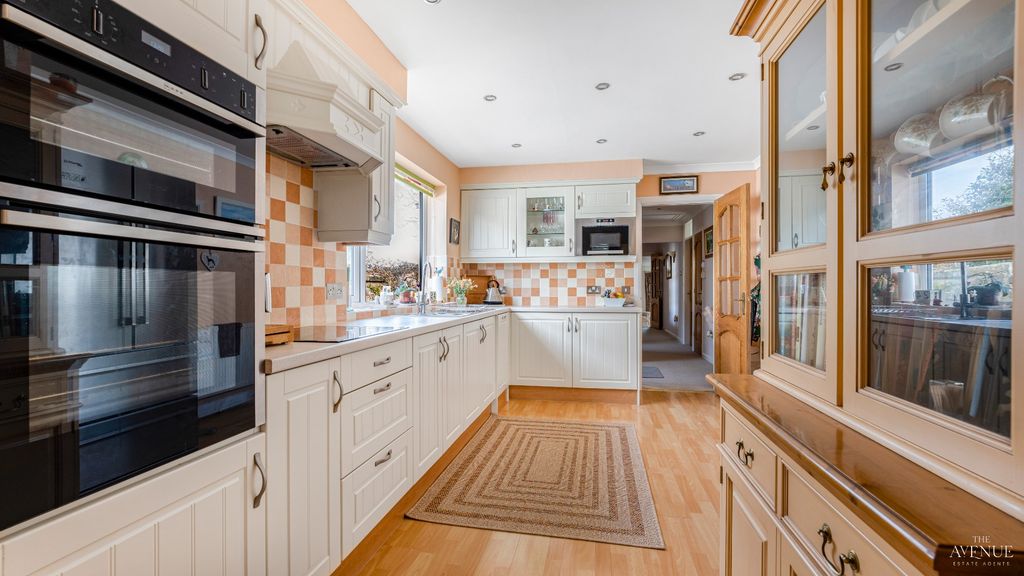 Property photo 3 of 31 3992867