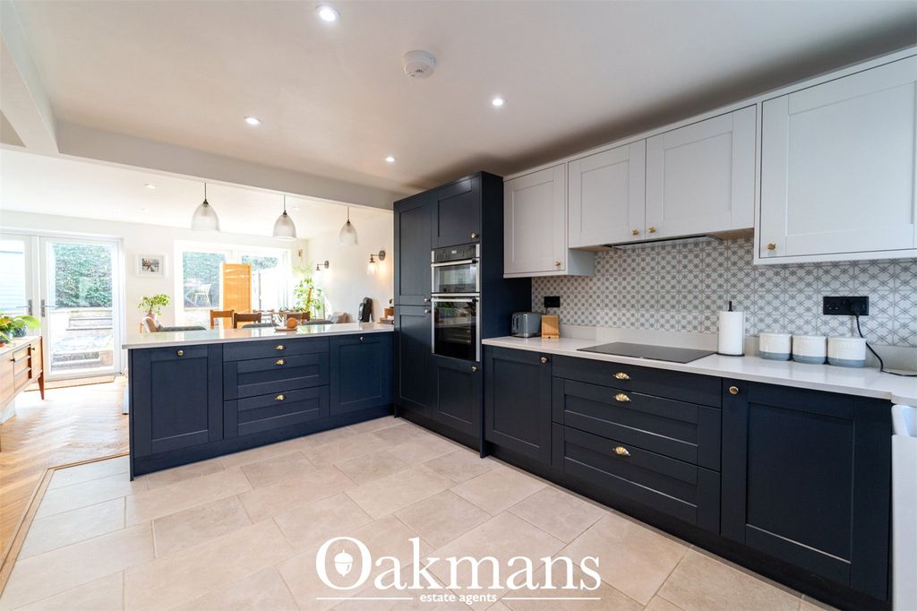 Property photo 2 of 35 Picture No. 18