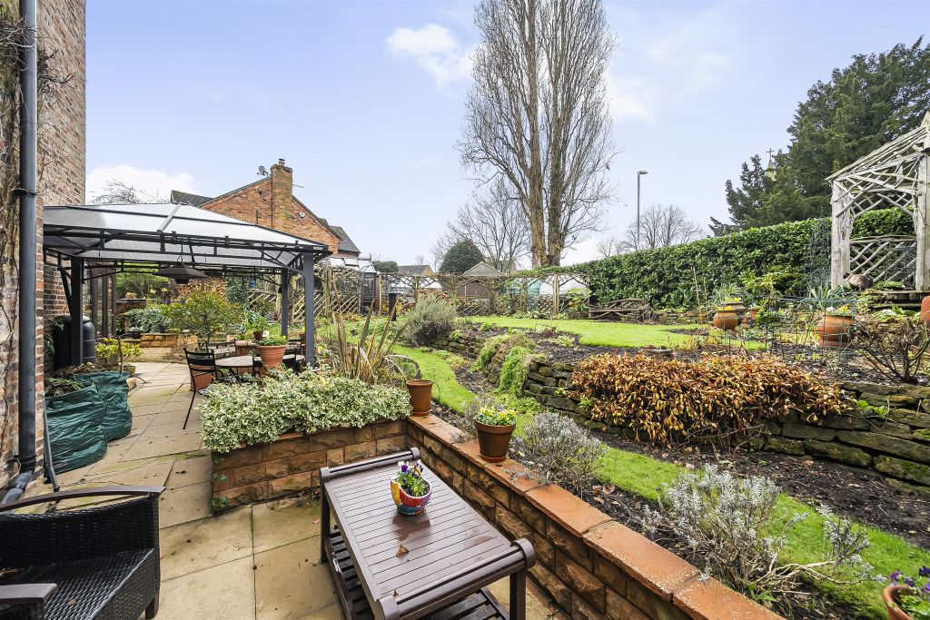 Property photo 2 of 27