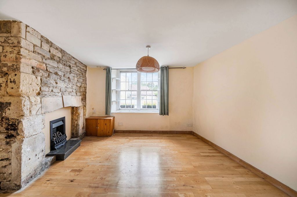 Property photo 3 of 21