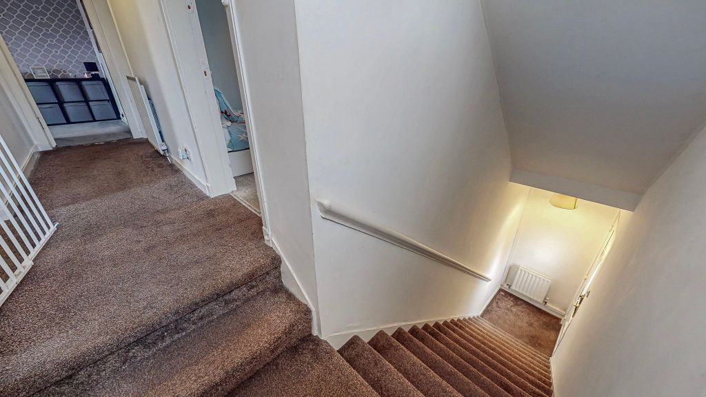 Property photo 2 of 17 002