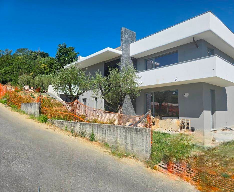 Property photo 1 of 30