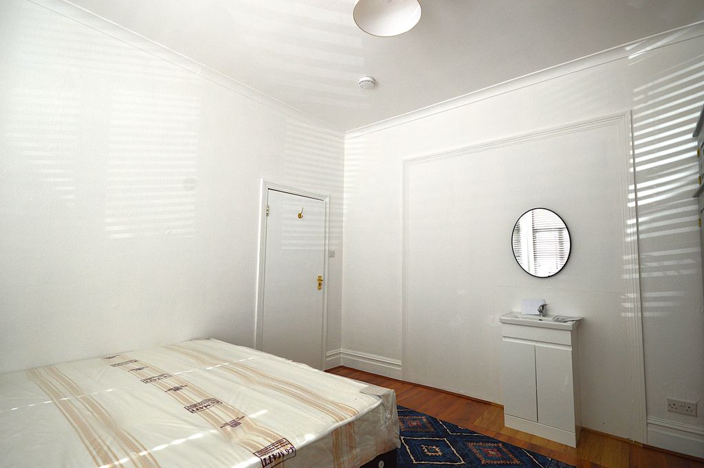 Property photo 1 of 20 Bedroom