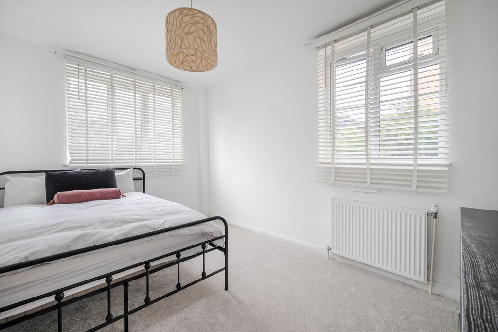 Property photo 2 of 14 Bedroom