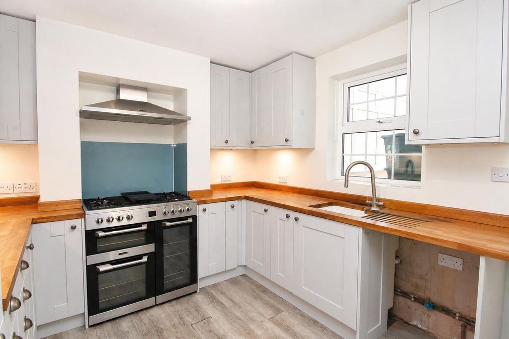 Property photo 3 of 16 Kitchen 2.Png