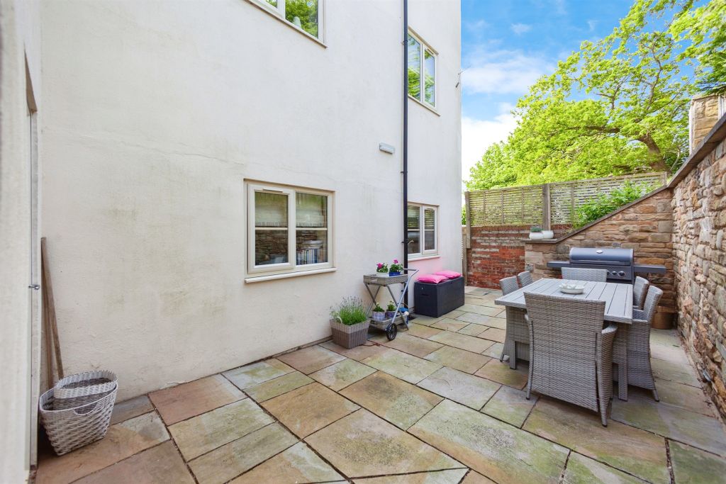 Property photo 3 of 18