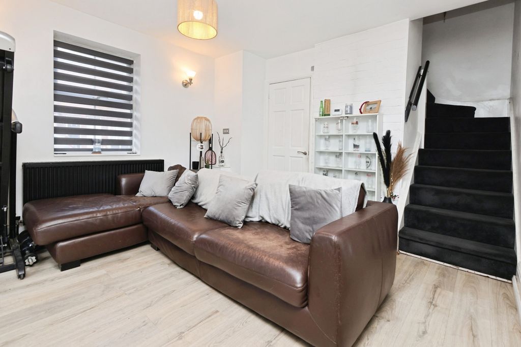 Property photo 2 of 14 Pbox-Img.Jpg