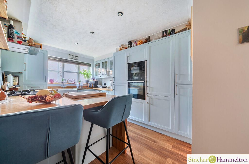 Property photo 2 of 12 Kitchen
