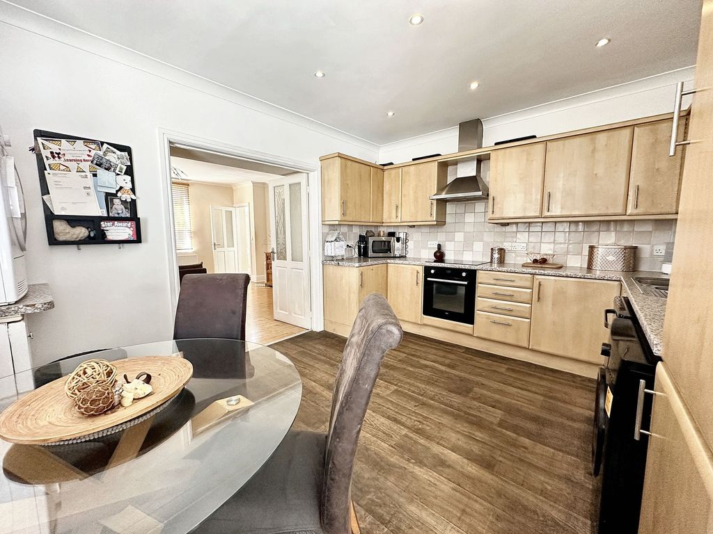 Property photo 3 of 11 Dining Kitchen