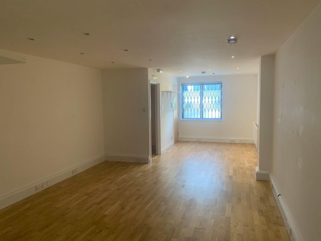 Property photo 2 of 5 13 Risborough Street Ground Floor Vacant.Jpg