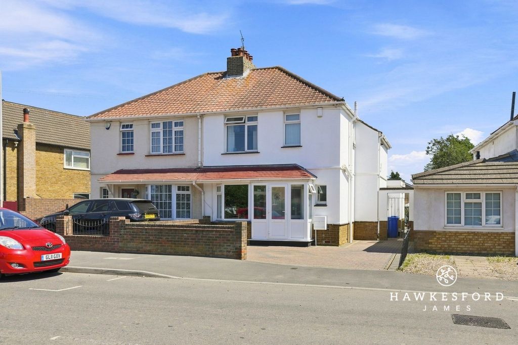 Property photo 1 of 22 Wises Lane, Sittingbourne - Front Aspect
