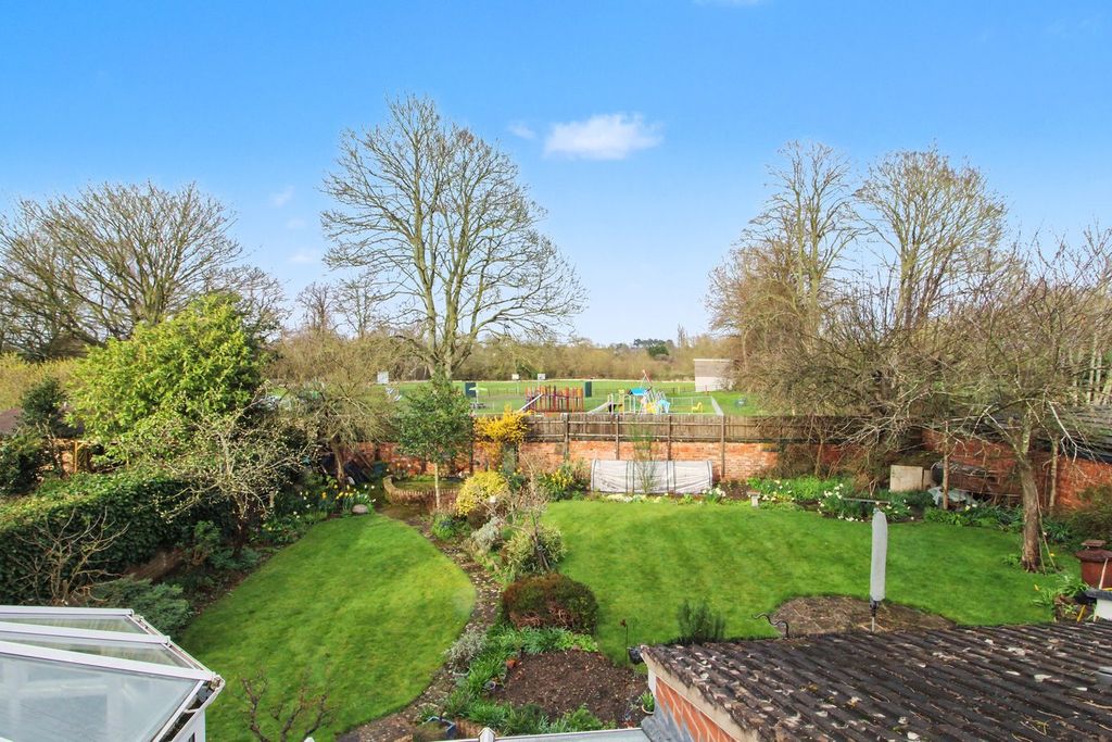 Property photo 2 of 26