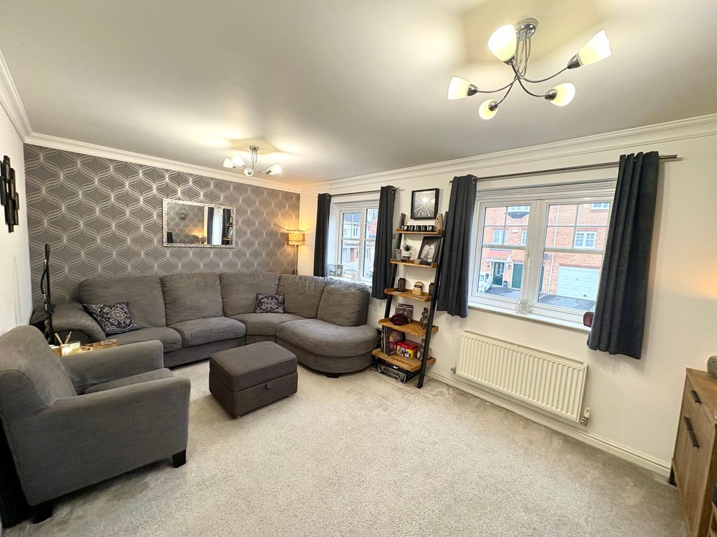 Property photo 3 of 22 Lounge