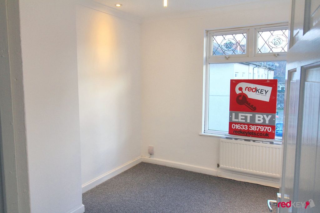 Property photo 3 of 5 4 Junction Road 4 (1)