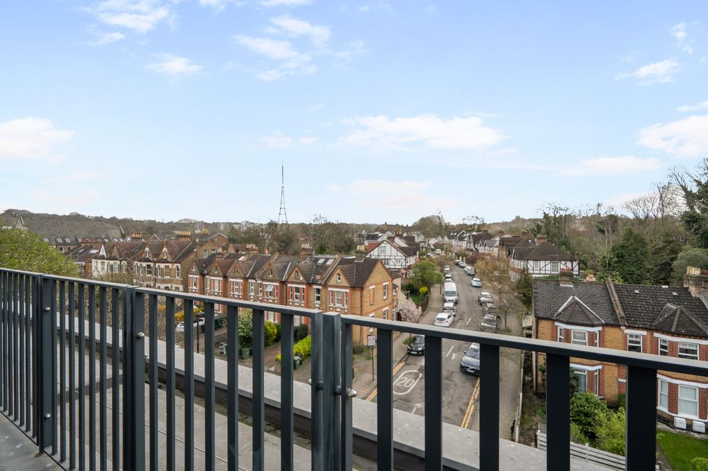 Property photo 3 of 21