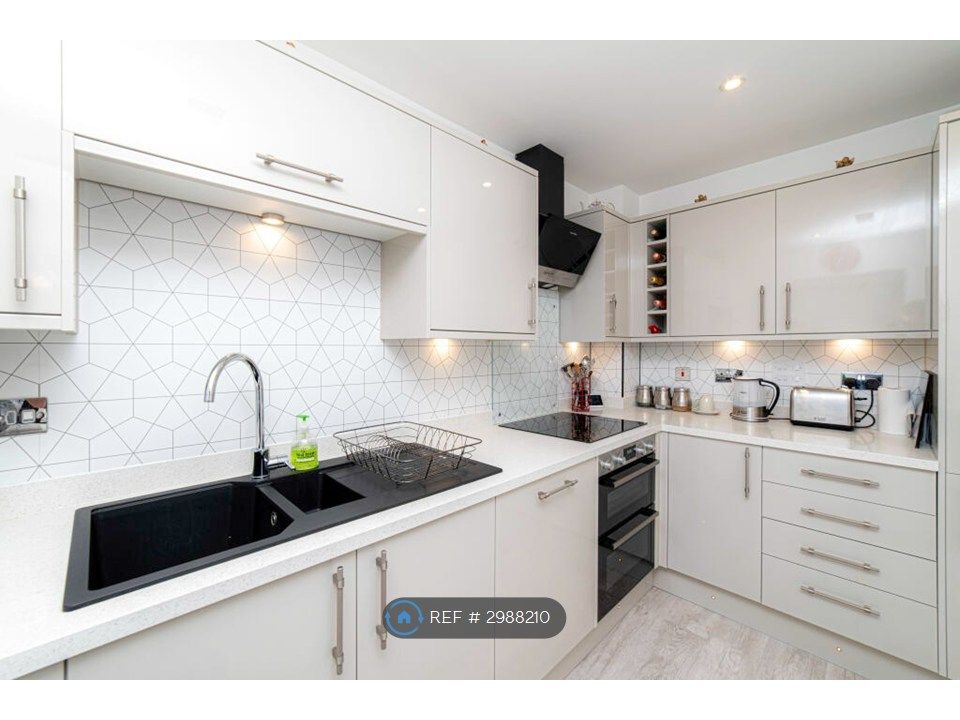 Property photo 1 of 11 Kitchen